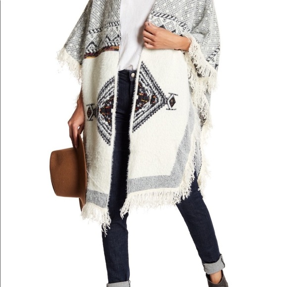 Roffe Accessories Cozy Knit Kimono Cape Gray & Cream - One Size - Western Style - Picture 4 of 7